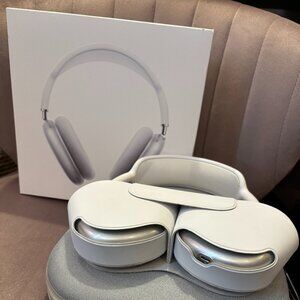 Apple AirPods Max Bluetooth Headphones Silver Bundle - Excellent Condition